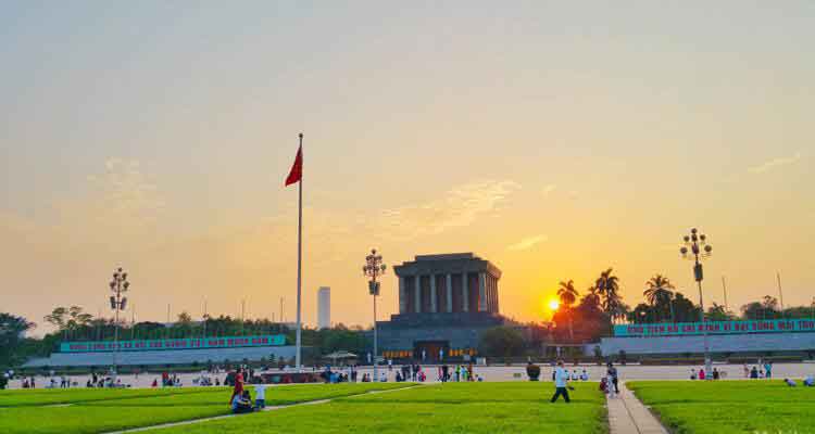 ho chi minh mausoleum