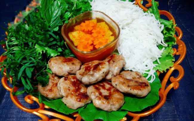 vietnamsese food kebab rice noddle bun cha