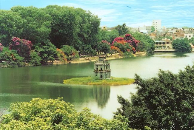 hanoi old quarter hoan kiem lake