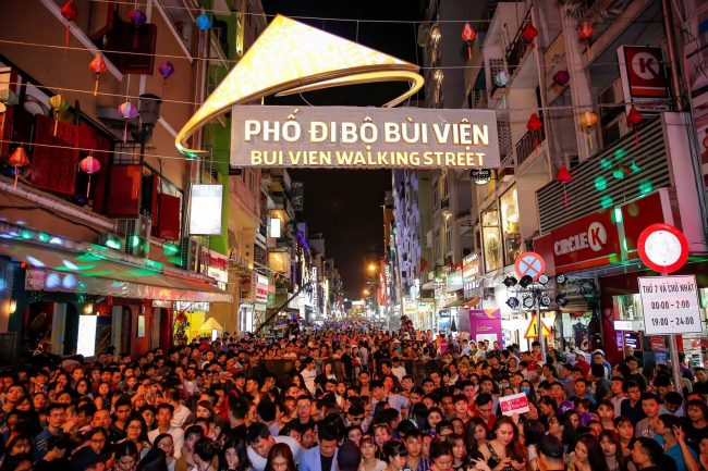 Bui Vien Street - A fun and cheap attraction in Vietnam 2
