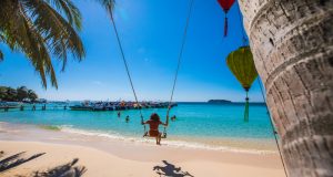 Vietnam welcomes international tourists, step by step